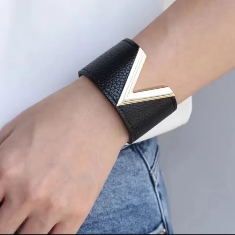 V DESIGN CUFF SNAP BRACELET Black Brown Blue LV Faux Leather GOLD V Wrist Candy